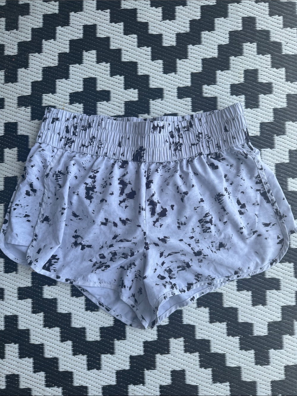 DSG High-Rise Stride Shorts - L